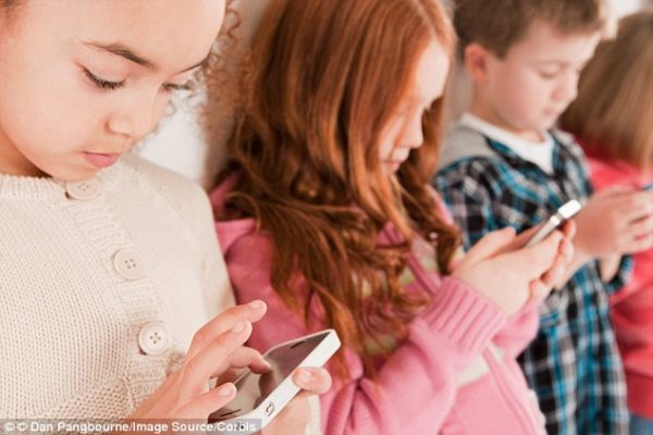 Criança pode usar smartphone desde pequena? Idade para criança usar smartphone