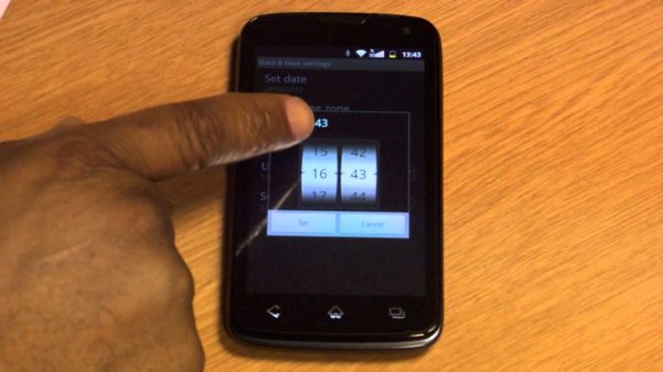 Como configurar a data e a hora no smartphone? Data e hora celular