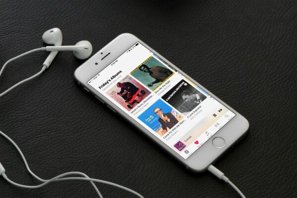 Aplicativos de música no celular