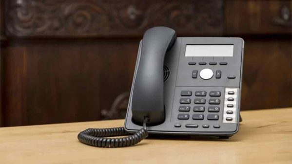 Fone fixo ainda vale a pena?
