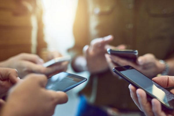 Telas falsas no celular